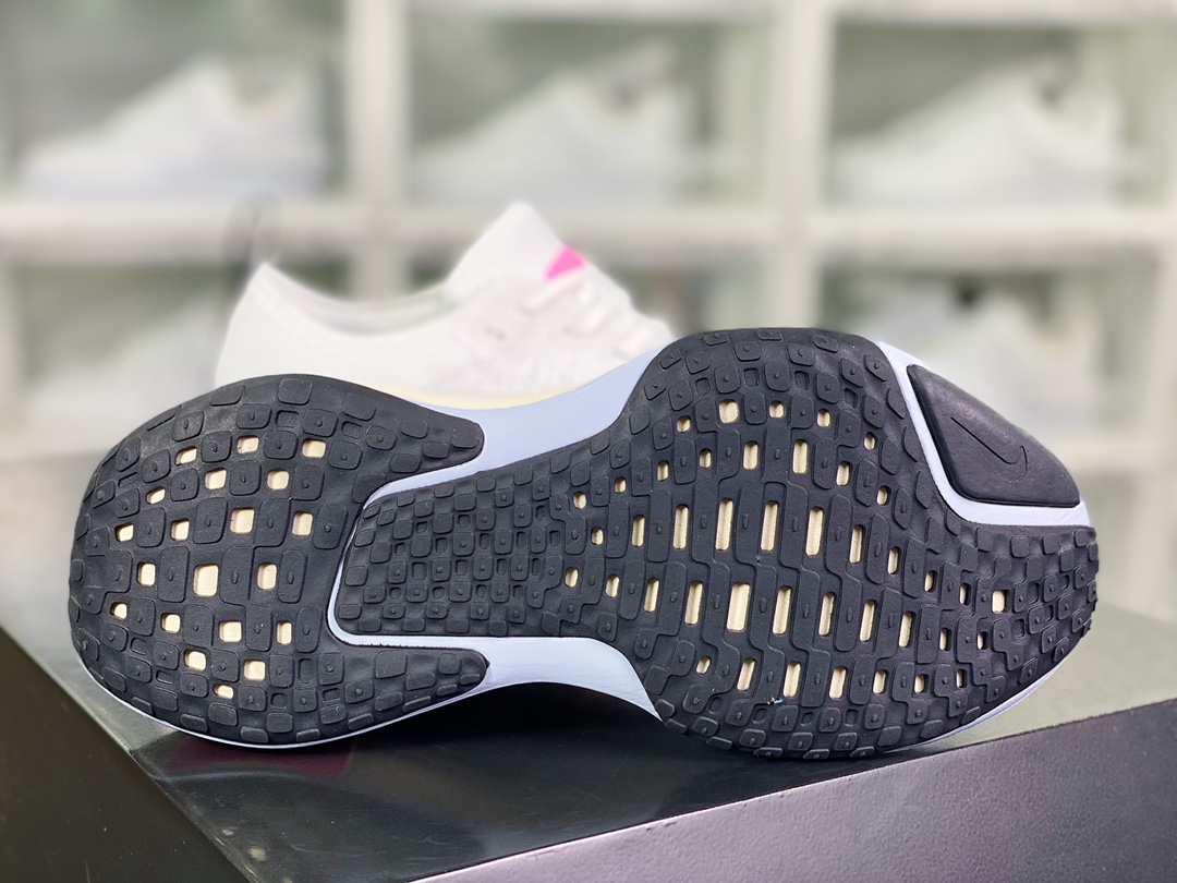 220 ZoomX Invincible Run Flyknit 3”White/Black/Blue/Pink”不可战胜3代DR2615-100