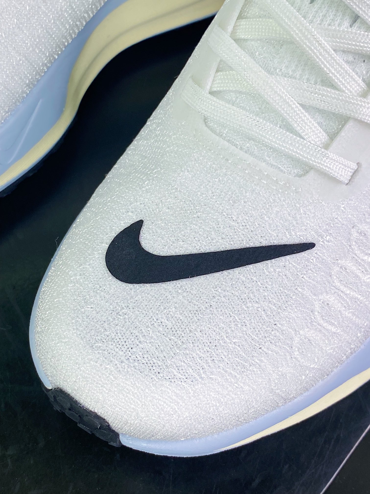 220 ZoomX Invincible Run Flyknit 3”White/Black/Blue/Pink”不可战胜3代DR2615-100