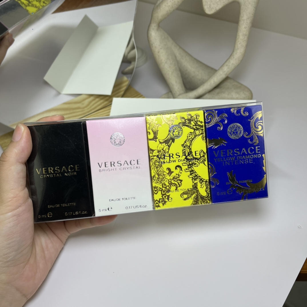 Versace Crystal Diamond Collection Mini Perfume Set - 4 x 5ml 4 i1680783789 165 2