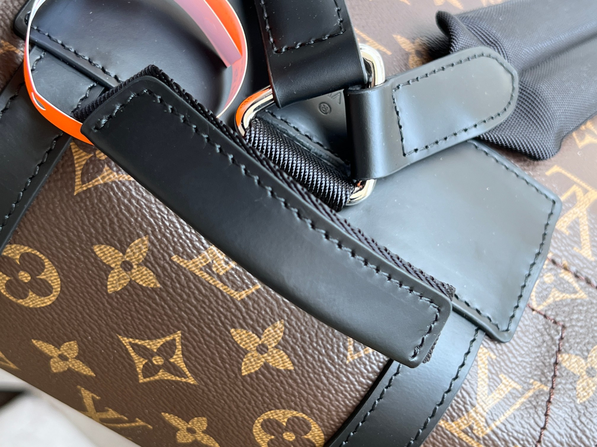 NO:200571,Presbyopia men's mountaineering backpack model M43735 Presbyopia Christoher small backpack more details...,LV [top original list],louis vuitton,backpacks19860909老花男士登山背包型号M43735老花Christoher 小号双肩包更多细节……,LV【顶级原单】,louis vuitton,backpacks,Bag