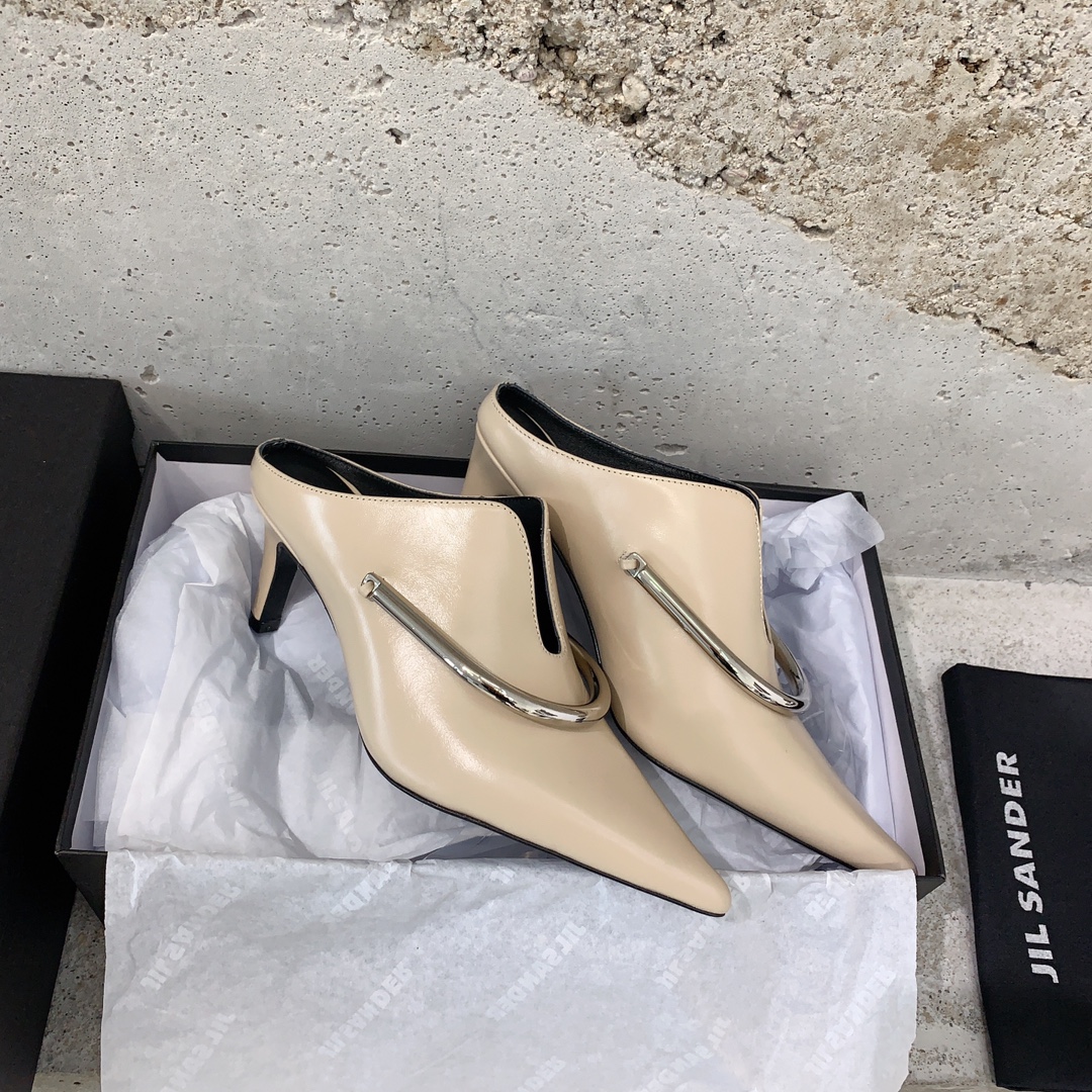 “Jil Sander 2023 Collection: Elegant French Style Ballet Shoes” - 图片 4
