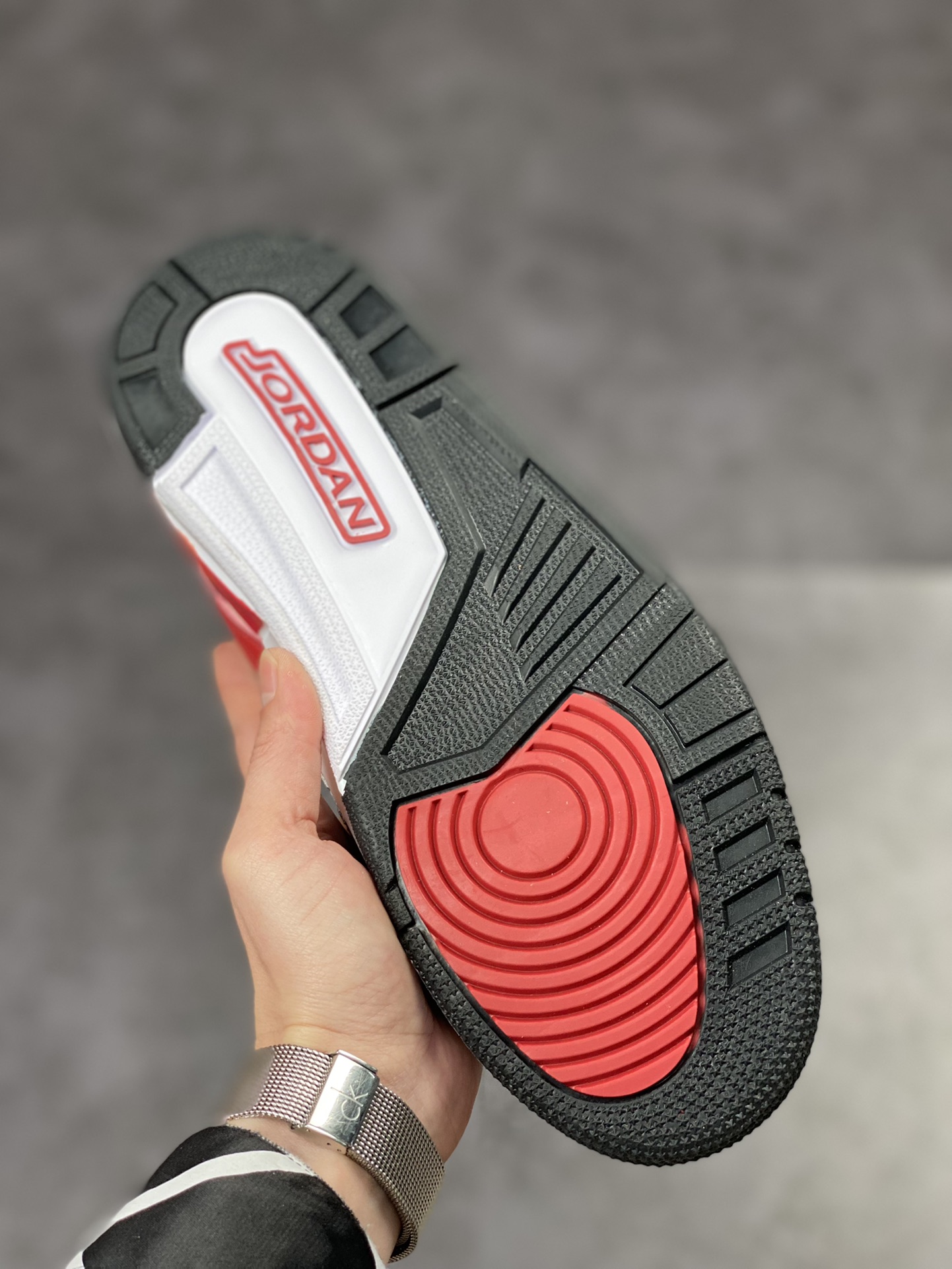 200 Air Jordan Legacy 312 Low 有着交错结合的设计FJ7221-101
