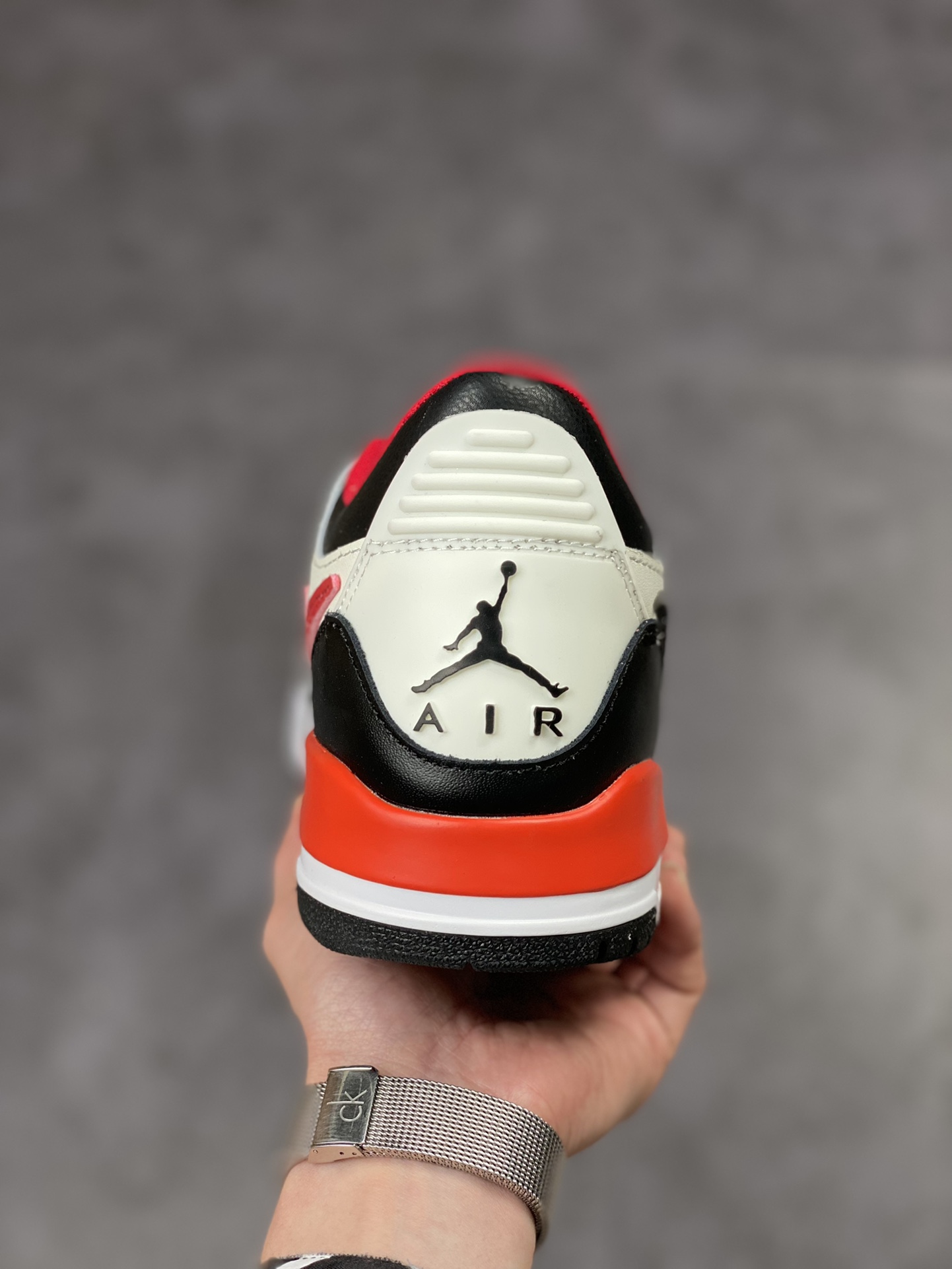200 Air Jordan Legacy 312 Low 有着交错结合的设计FJ7221-101