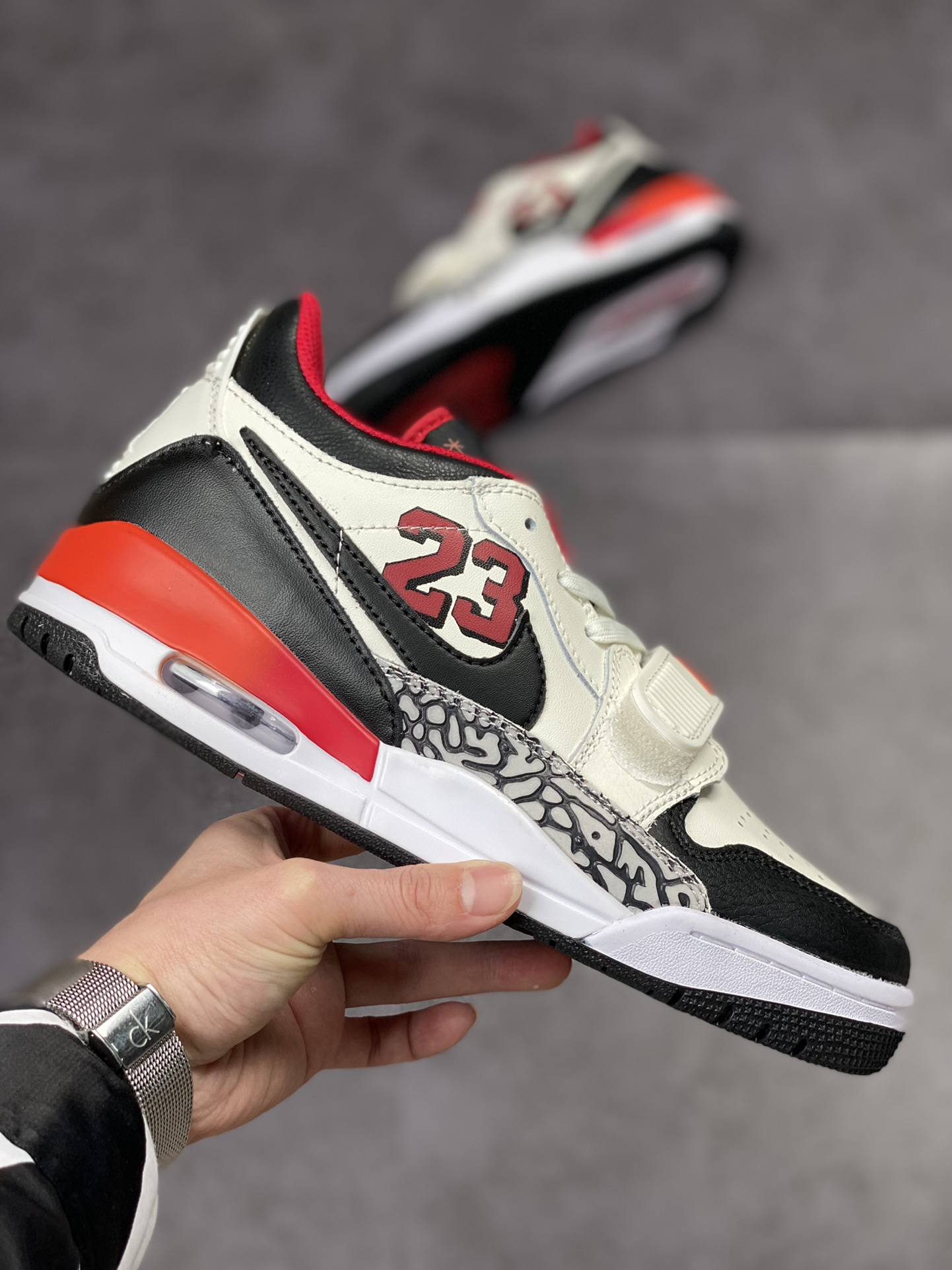 200 Air Jordan Legacy 312 Low 有着交错结合的设计FJ7221-101