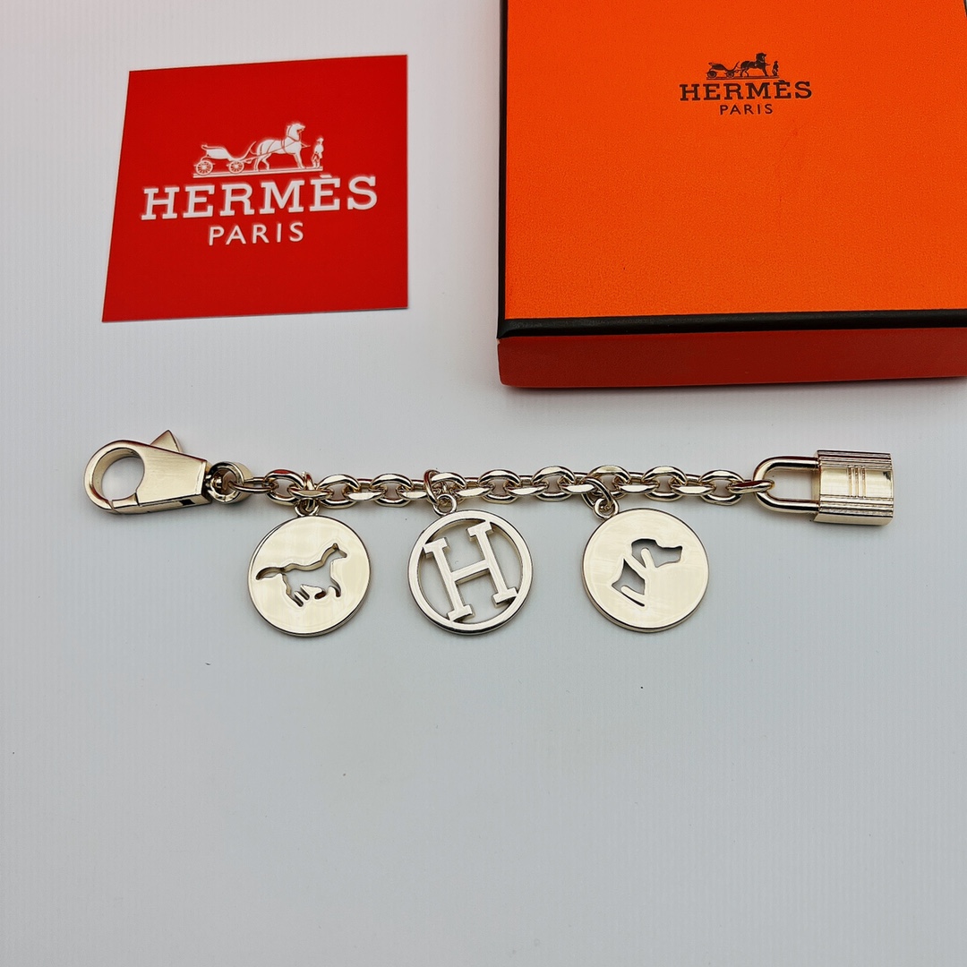 A 121-year-old horse’s bag chain. Rodeo Pegase package. Key button