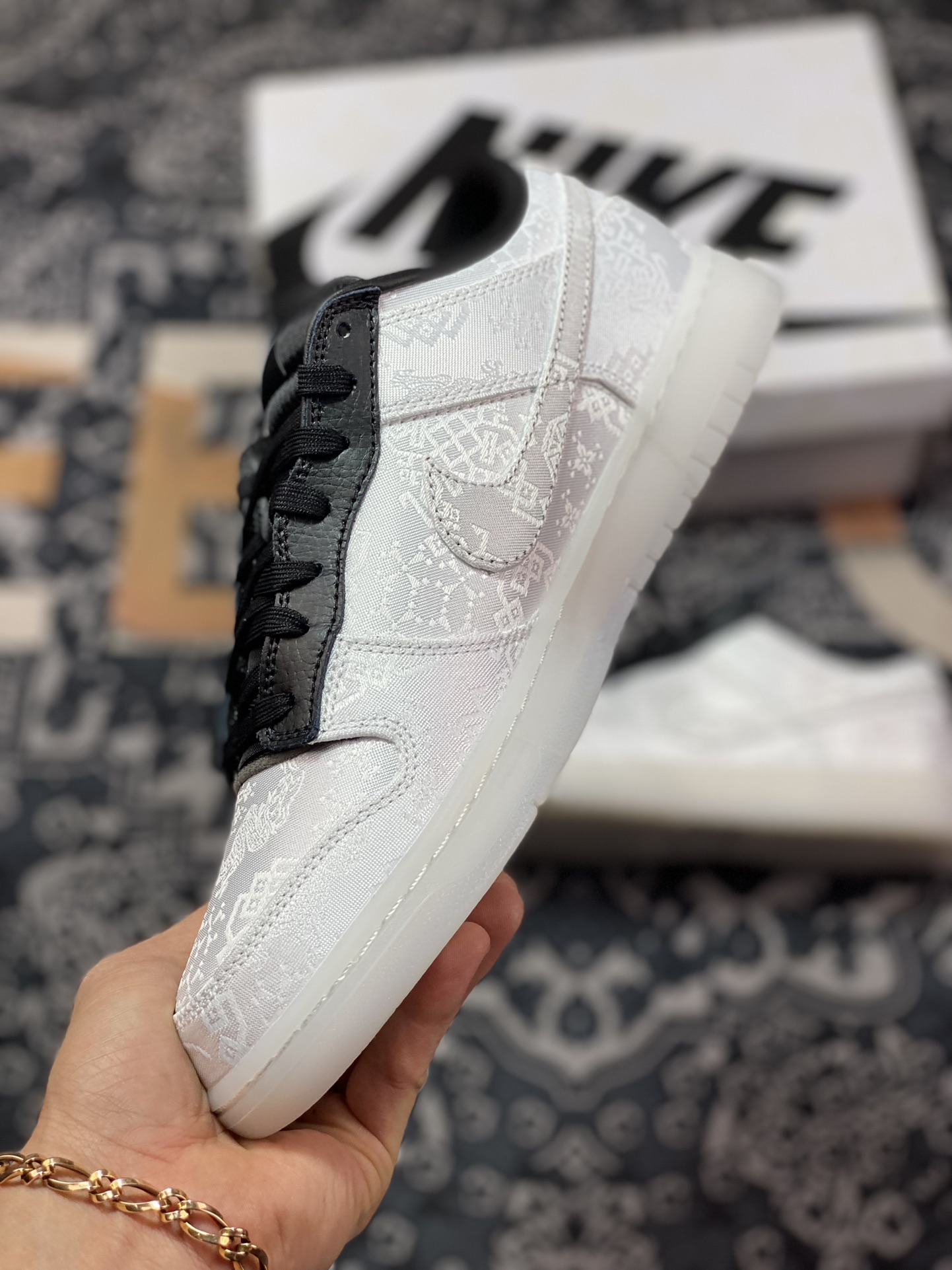 Dunk series low-cut casual sports skateboard shoes ”co-branded silk white and black scratch” 0315-110-Top High Quatity Cheap Sneakers Fashion Clothing Clothes Bags handbags Shoes of all Brand wholesale With The best Quality And Beautiful Price from China Factory Chinese suppliers wholesaler seller Dunk series low-cut casual sports skateboard shoes ”co-branded silk white and black scratch” 0315-110