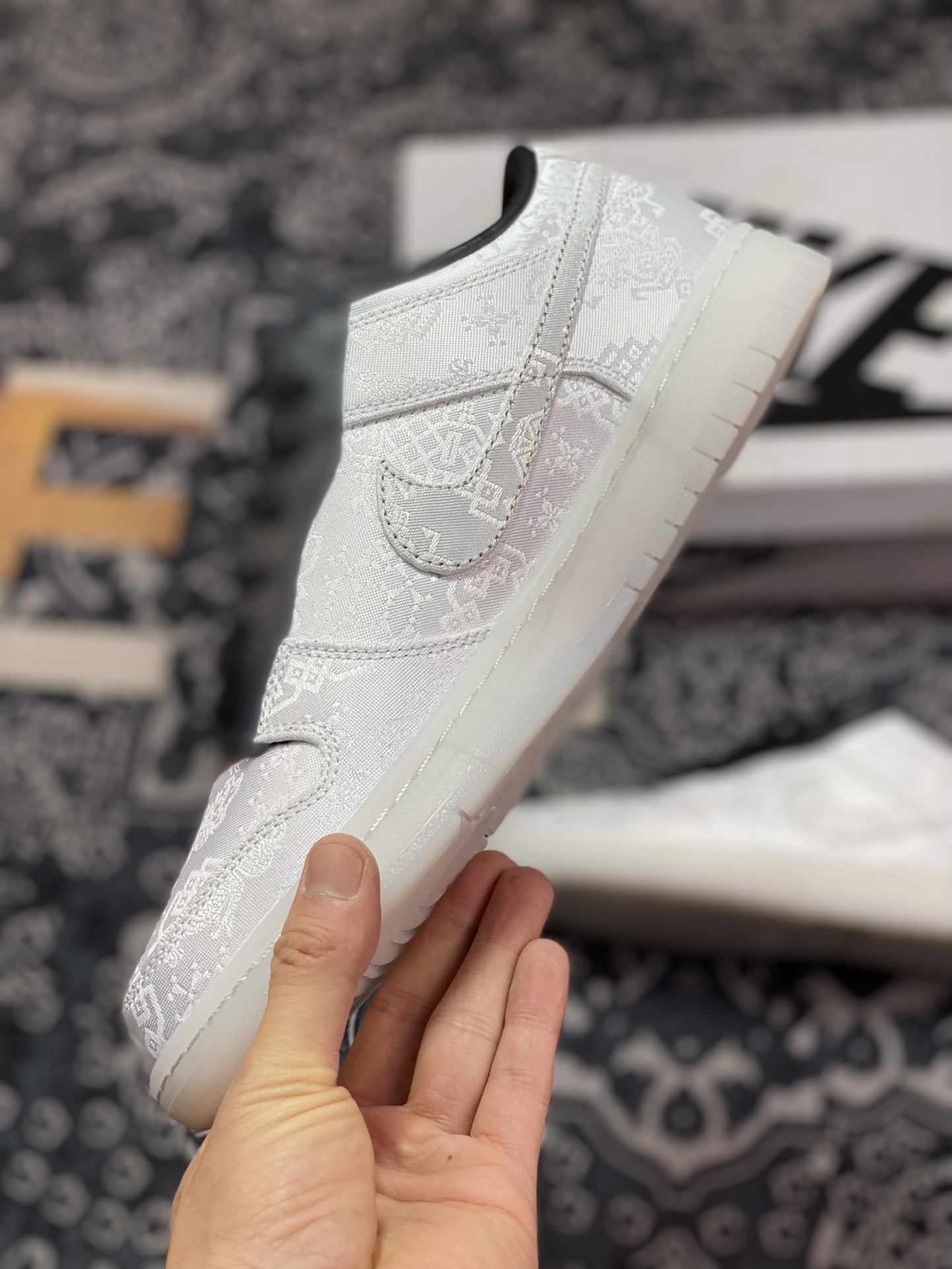 Dunk series low-cut casual sports skateboard shoes ”co-branded silk white and black scratch” 0315-110-Top High Quatity Cheap Sneakers Fashion Clothing Clothes Bags handbags Shoes of all Brand wholesale With The best Quality And Beautiful Price from China Factory Chinese suppliers wholesaler seller Dunk series low-cut casual sports skateboard shoes ”co-branded silk white and black scratch” 0315-110