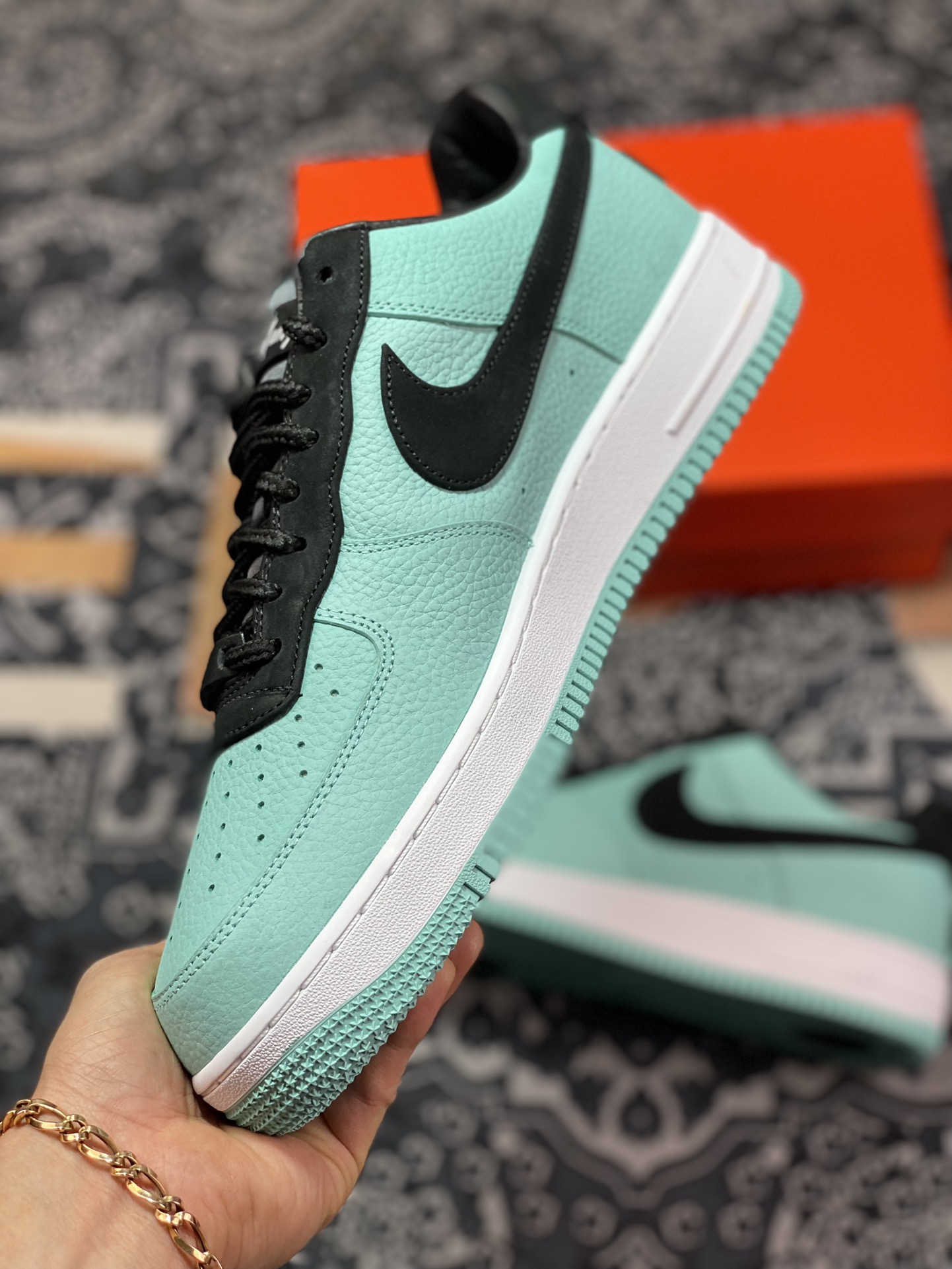 Air Force One Classic Low Top All-Match Casual Sports Shoes ”Co-branded Tiffany Blue and Black Reverse” 1382-002