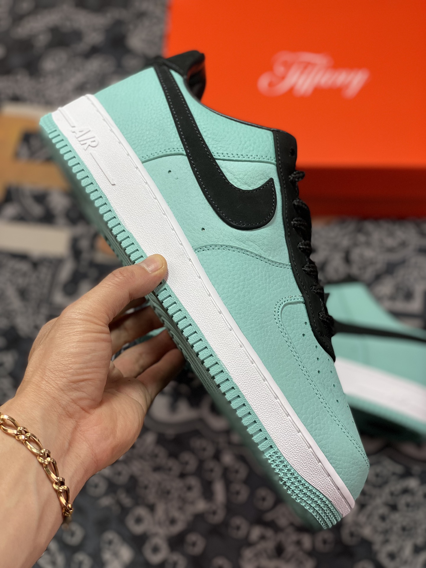 Air Force One Classic Low Top All-Match Casual Sports Shoes ”Co-branded Tiffany Blue and Black Reverse” 1382-002