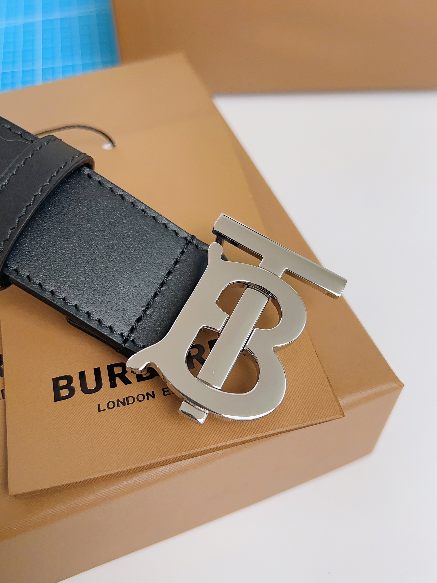 Burberry博柏利英国原厂皮料黑