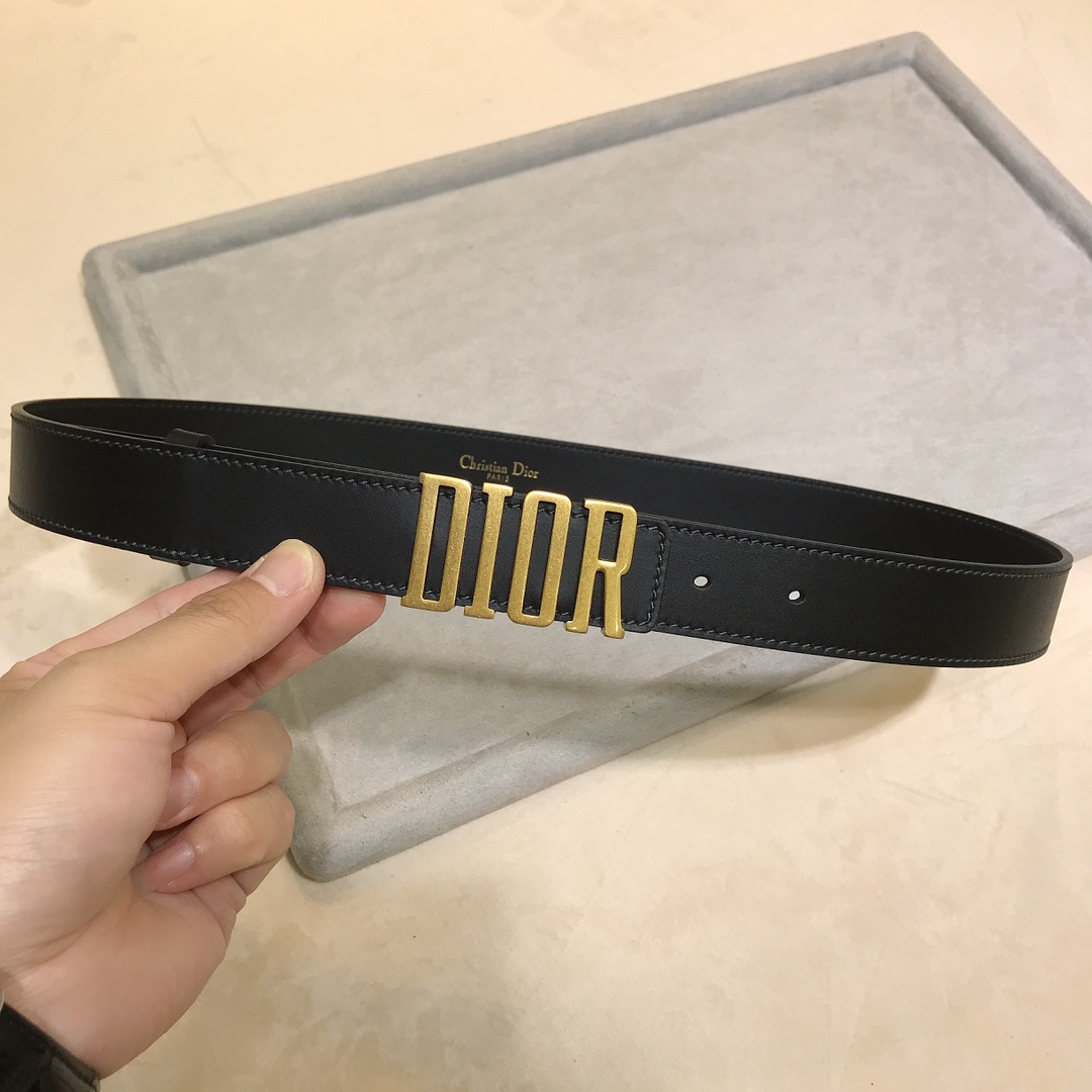 原版迪奥ＤＩＯＲ光滑小牛皮尺寸3.0