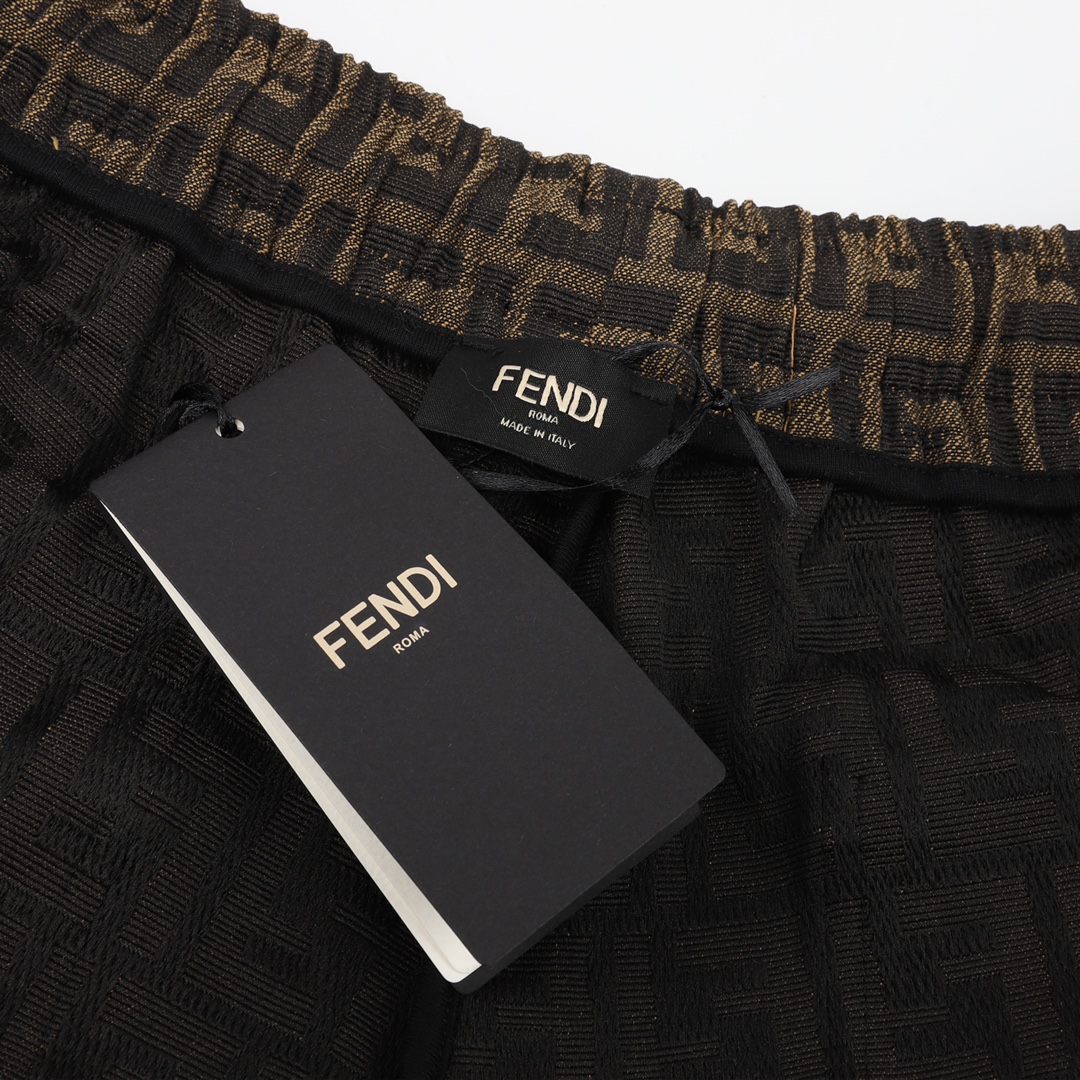 220 Fendi/芬迪 满印老花短裤