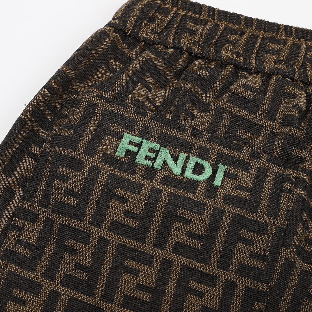 220 Fendi/芬迪 满印老花短裤