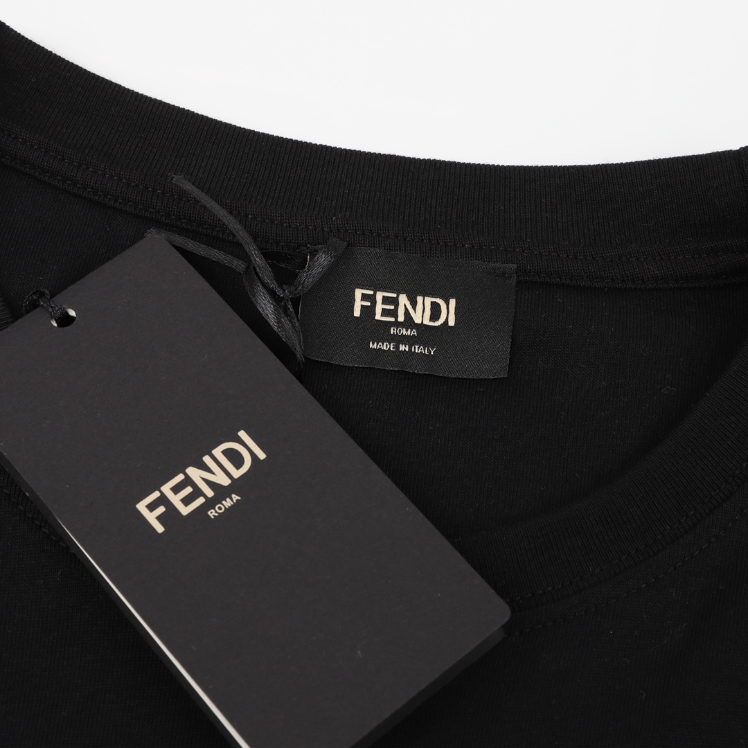 160 FENDI /芬迪 小怪兽胶皮眼睛短袖T恤