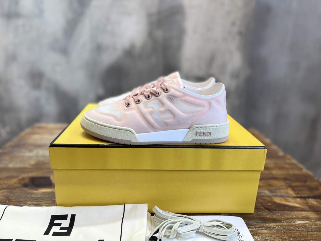 Fendi 网面休闲系列…