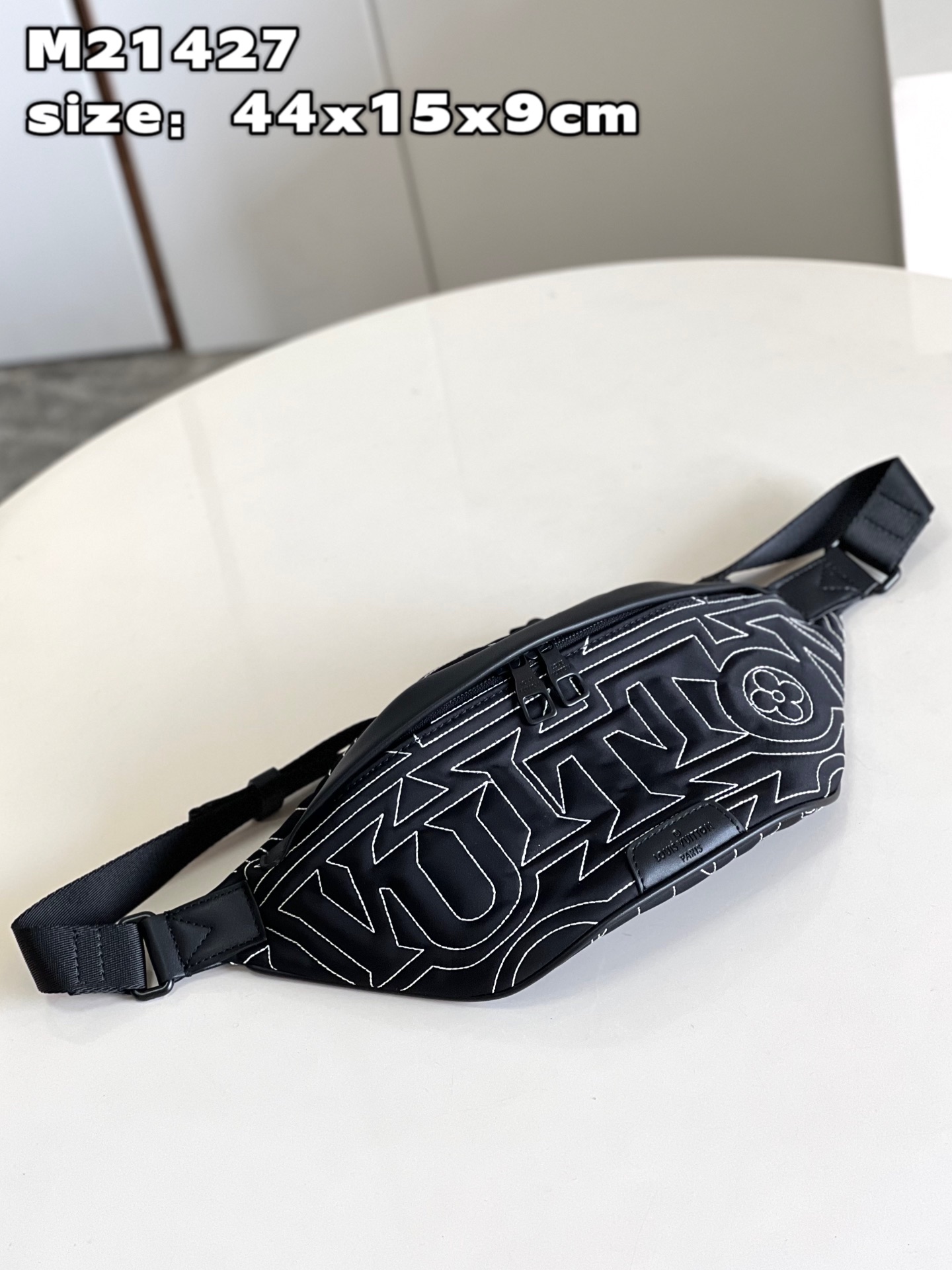 Louis Vuitton LV Discovery Store
 Belt Bags & Fanny Packs Black Winter Collection M21427