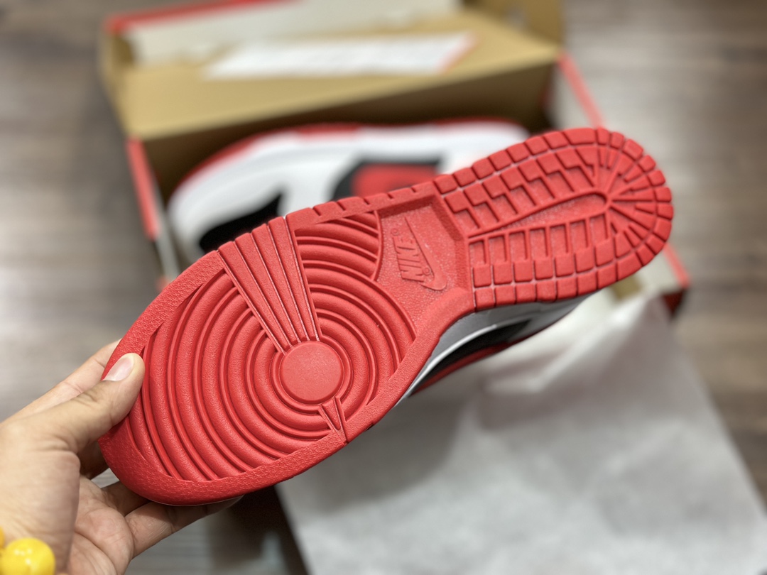300 NIKE SB Dunk Low 低帮 休闲运动鞋  FD9762-061