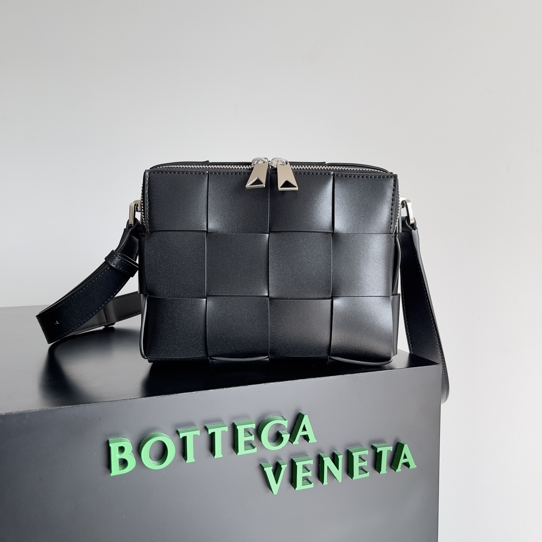 Where should I buy to receive
 Bottega Veneta BV Cassette Sale
 Camera Bags Men Calfskin Cowhide Fall/Winter Collection