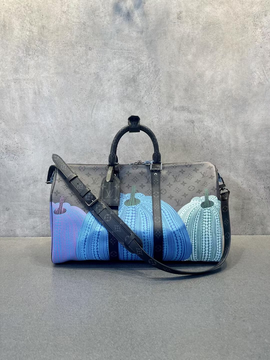 M46471,M46441年度,本款 Lv X YK Keepall 45结合了经典设计与标志性细节 2