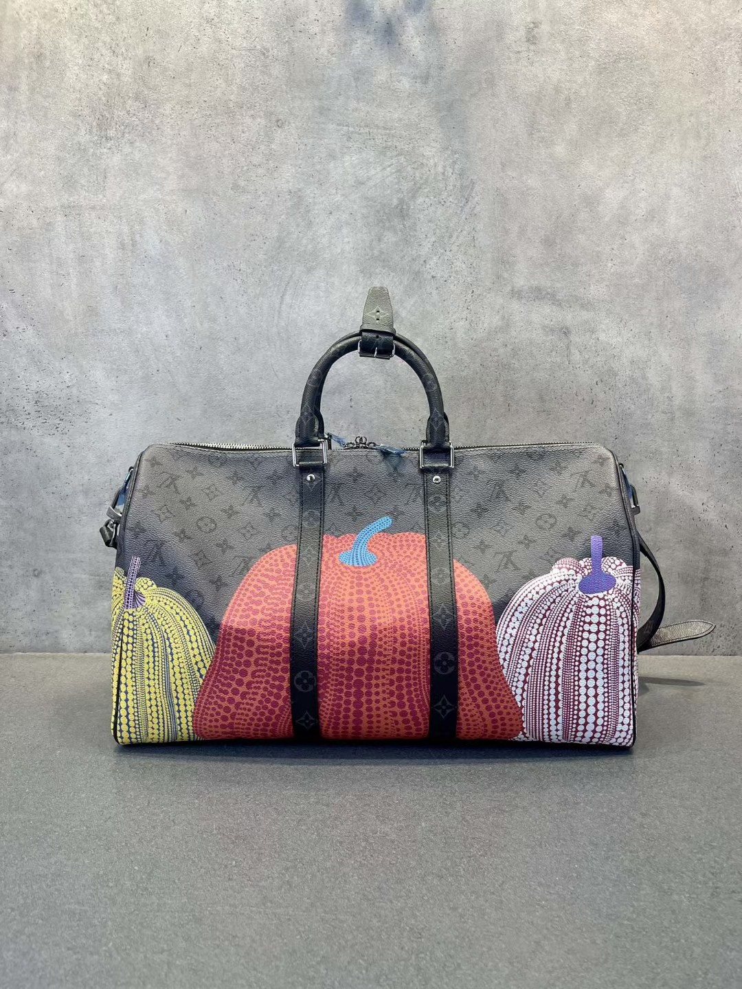M46471,M46441年度,本款 Lv X YK Keepall 45结合了经典设计与标志性细节 3