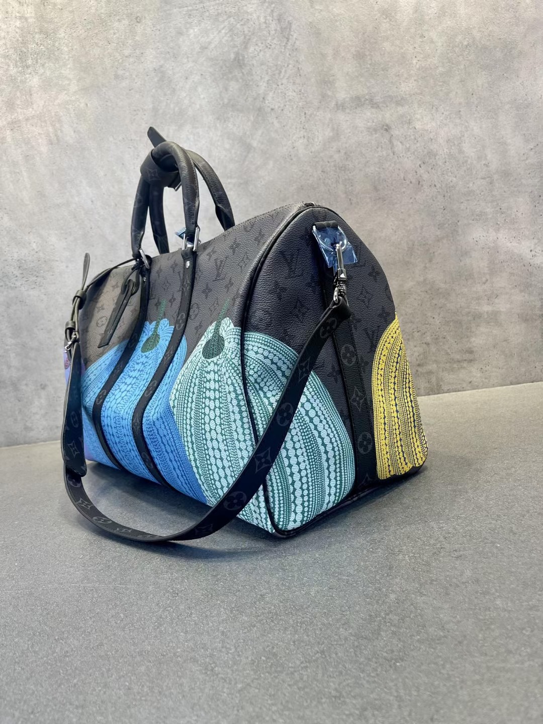 M46471,M46441年度,本款 Lv X YK Keepall 45结合了经典设计与标志性细节 4