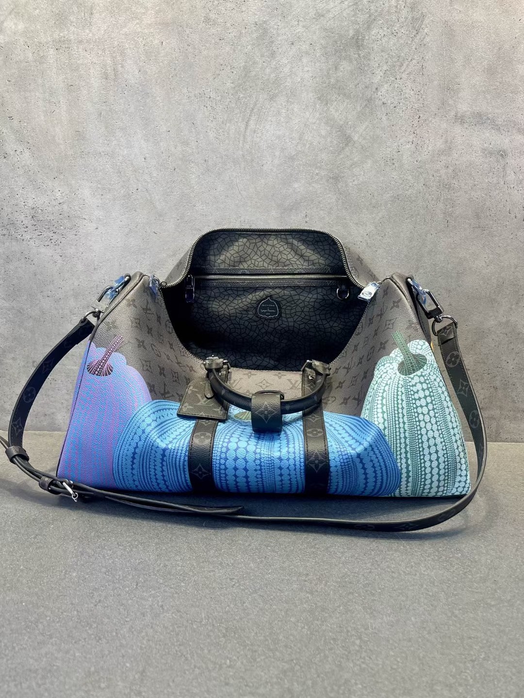 M46471,M46441年度,本款 Lv X YK Keepall 45结合了经典设计与标志性细节 7