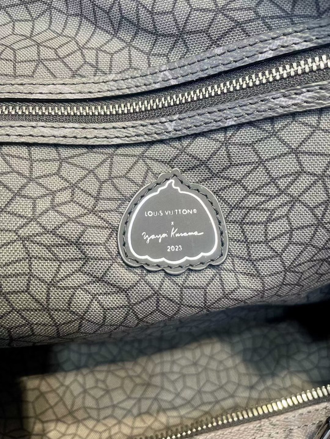 M46471,M46441年度,本款 Lv X YK Keepall 45结合了经典设计与标志性细节 8
