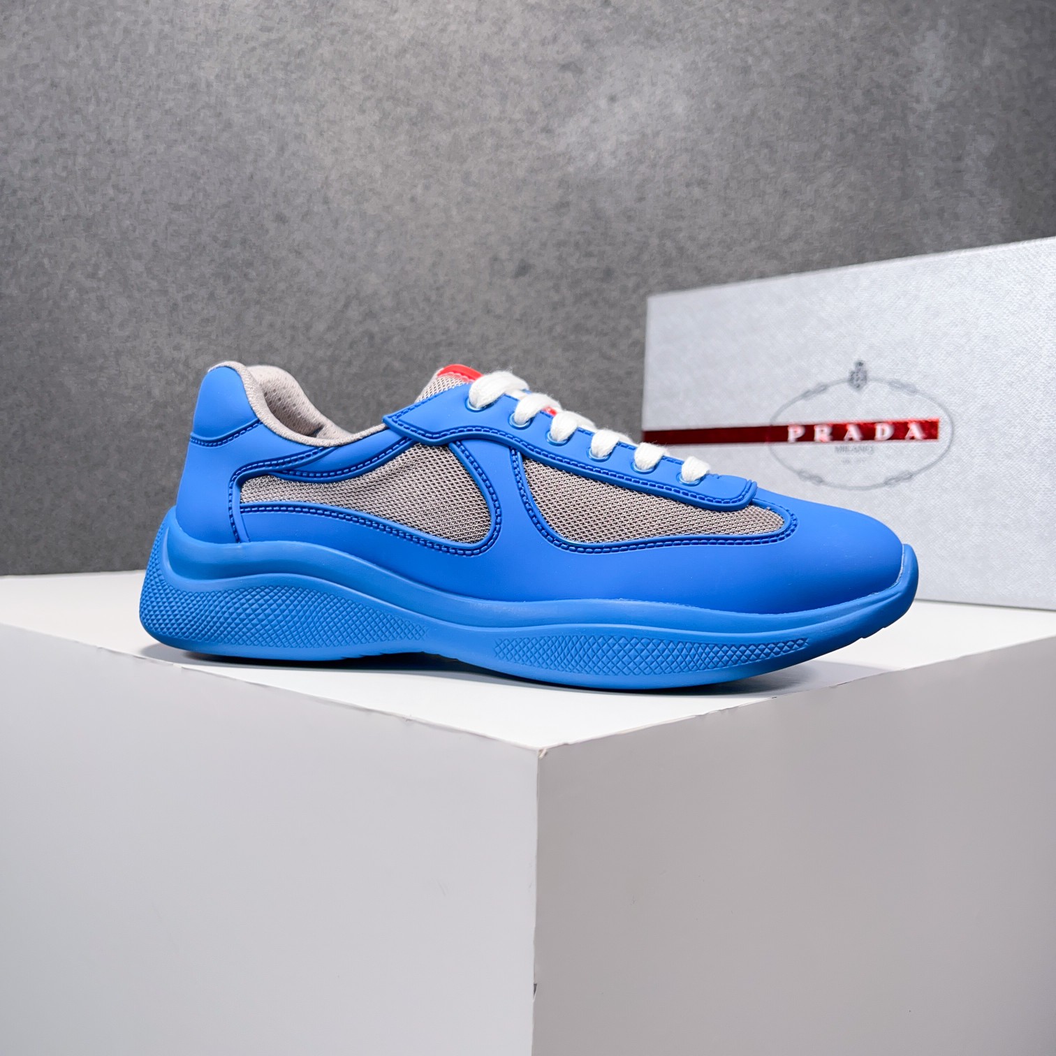 . PRAD* New Leather Sneakers Minimalist White Shoes Desde el siglo XIX, la piel brillante utilizada 