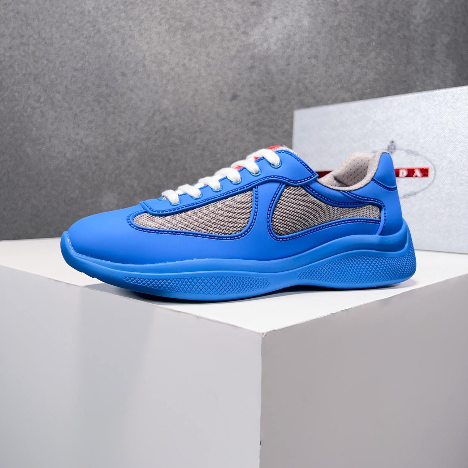 . PRAD* New Leather Sneakers Minimalist White Shoes Desde el siglo XIX, la piel brillante utilizada 