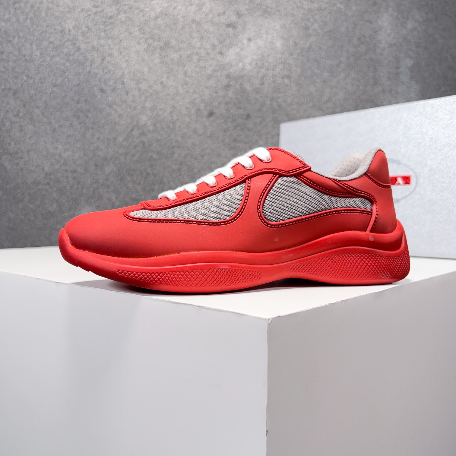 . PRAD* New Leather Sneakers Minimalist White Shoes Desde el siglo XIX, la piel brillante utilizada 