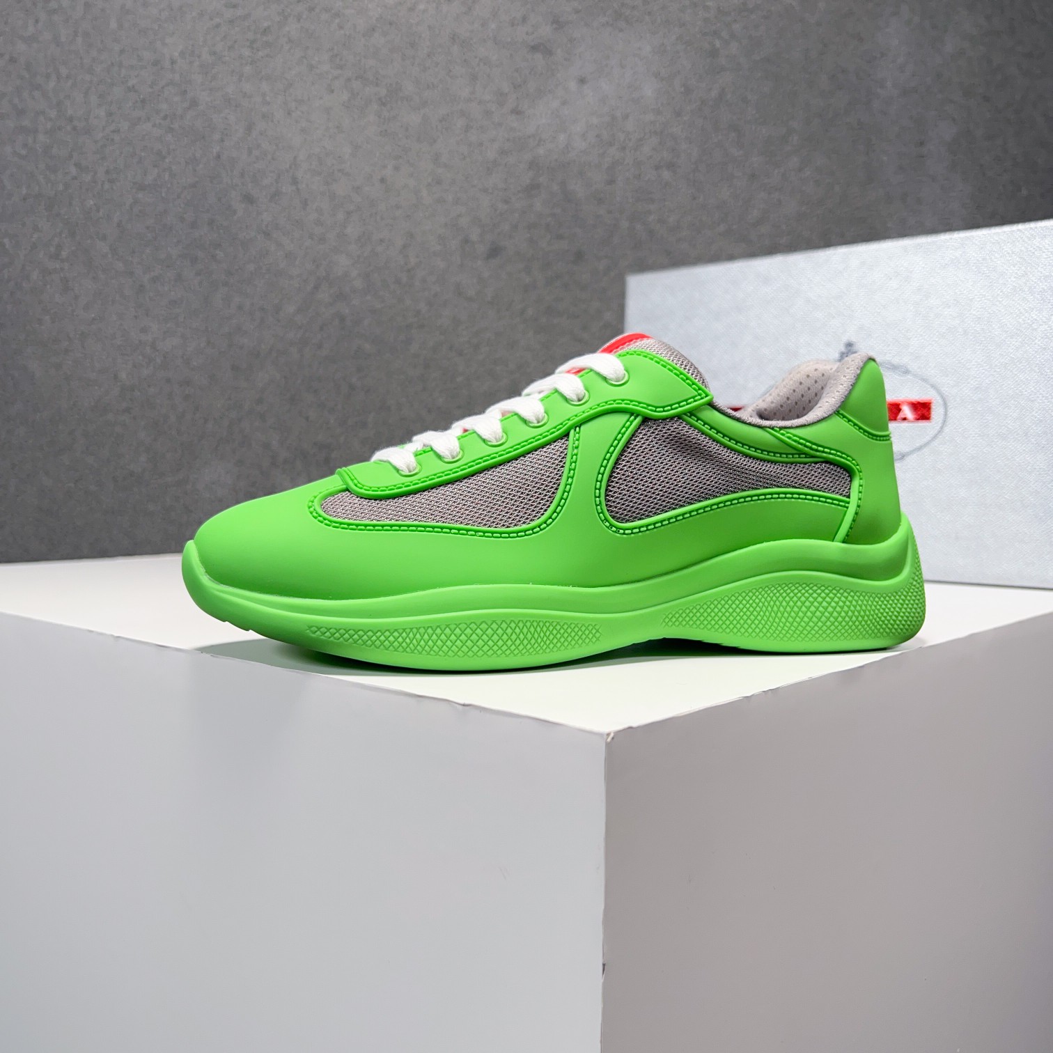 . PRAD* New Leather Sneakers Minimalist White Shoes Desde el siglo XIX, la piel brillante utilizada 