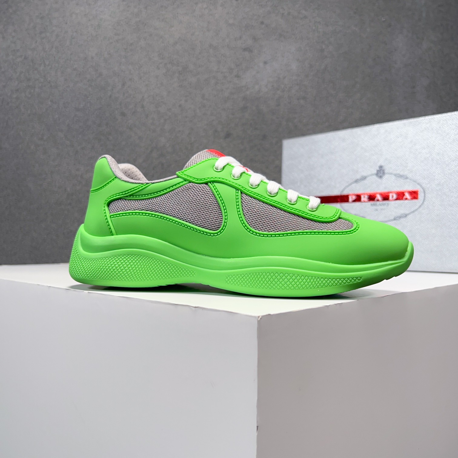 . PRAD* New Leather Sneakers Minimalist White Shoes Desde el siglo XIX, la piel brillante utilizada 