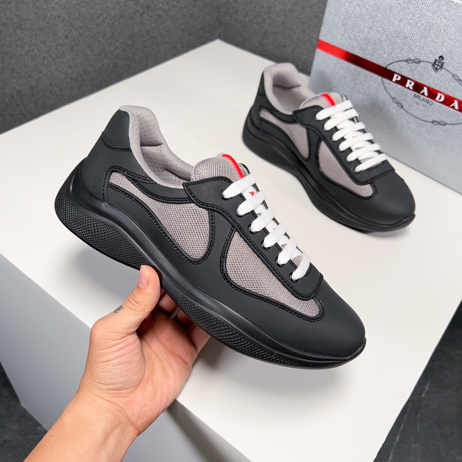. PRAD* New Leather Sneakers Minimalist White Shoes Desde el siglo XIX, la piel brillante utilizada 