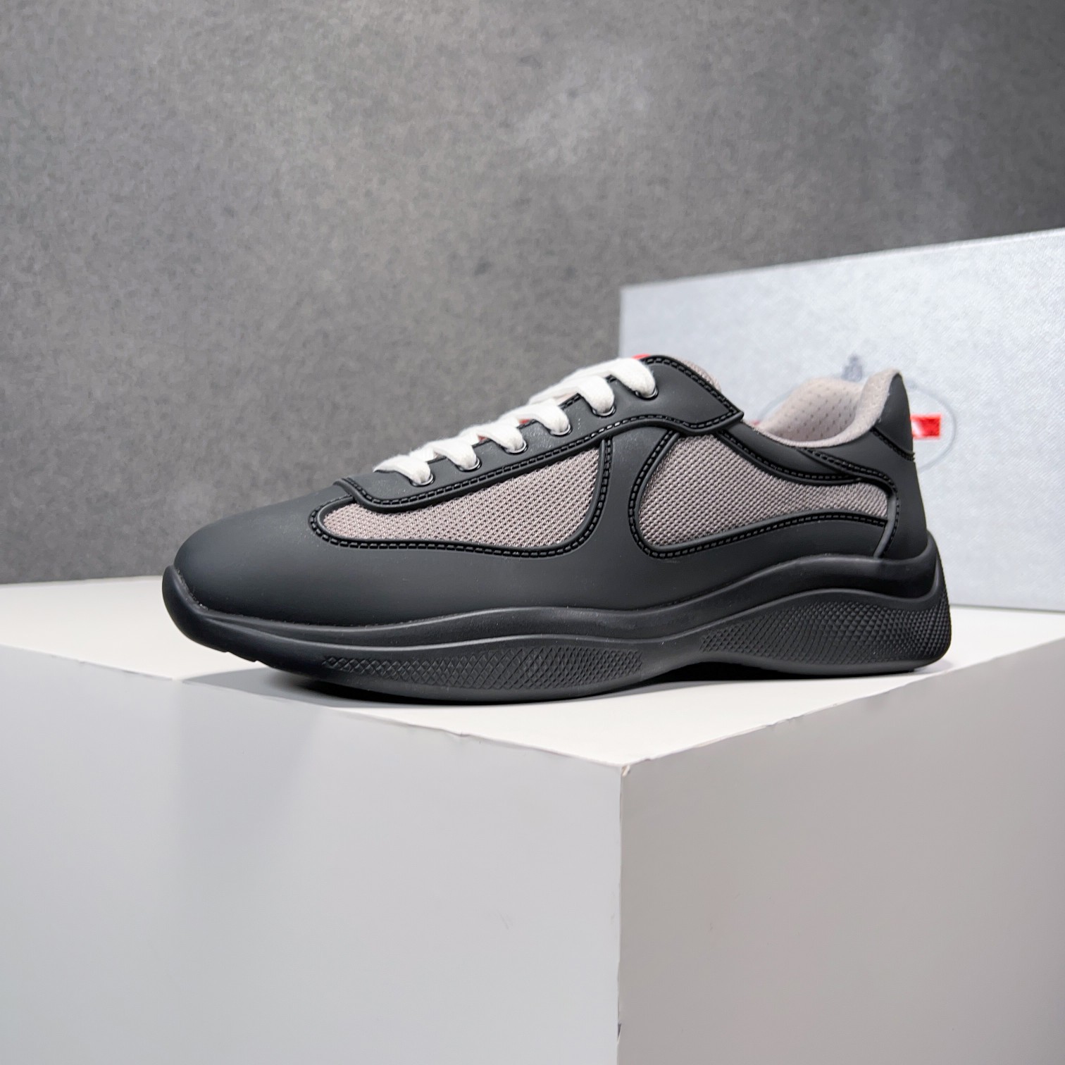 . PRAD* New Leather Sneakers Minimalist White Shoes Desde el siglo XIX, la piel brillante utilizada 