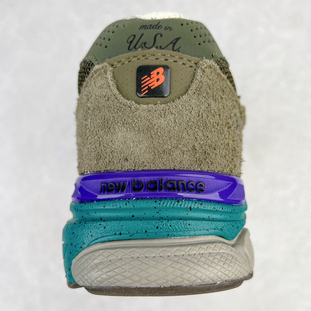 图片[8]-＃K版纯原福利 YCMC x New Balance M990SO3 新百伦NB990V3 联名橄榄绿 第三代总统复古慢跑鞋 正确3M反光细节 原楦原纸版开发 正确6层组合底模精密开发 搭载全新碳素中底 后跟透明TPU水晶装饰条稳固 沿用了引以为傲的跑鞋手工技艺 采用猪皮绒面并包裹局部透气网面的鞋身设计 菱网鞋舌上刻有New Balance USA 鞋面依旧身着经典的大热之灰 彰显了其高端的品质身份 尺码：36 37 37.5 38 38.5 39 40 40.5 41.5 42 42.5 43 44 45-选品中心
