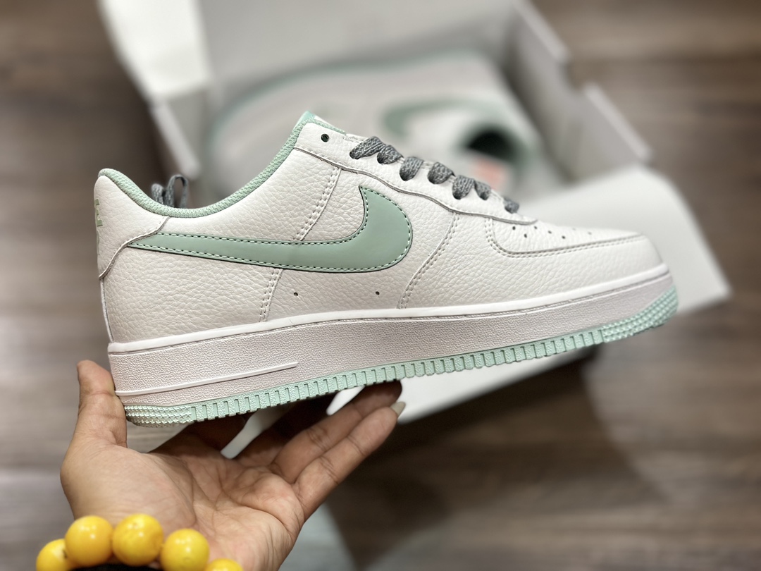240 Nike Air Force 1 LOW 空军一号低帮运动鞋  MN5263-128