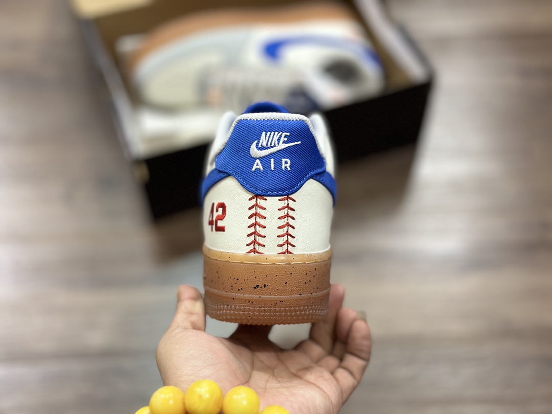 220 Nike Air Force 1 LOW 空军一号低帮运动鞋  FN1868-100