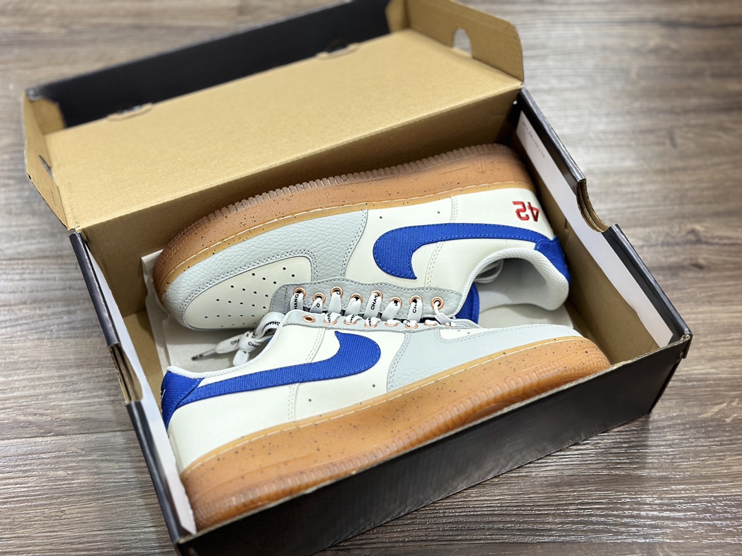 220 Nike Air Force 1 LOW 空军一号低帮运动鞋  FN1868-100