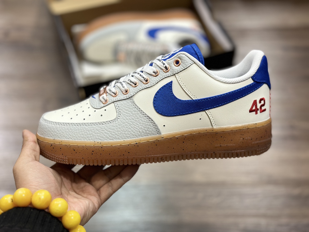 220 Nike Air Force 1 LOW 空军一号低帮运动鞋  FN1868-100