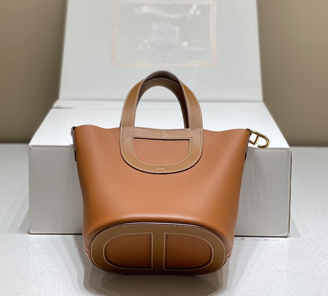 Hermès 专柜款经典手袋 4