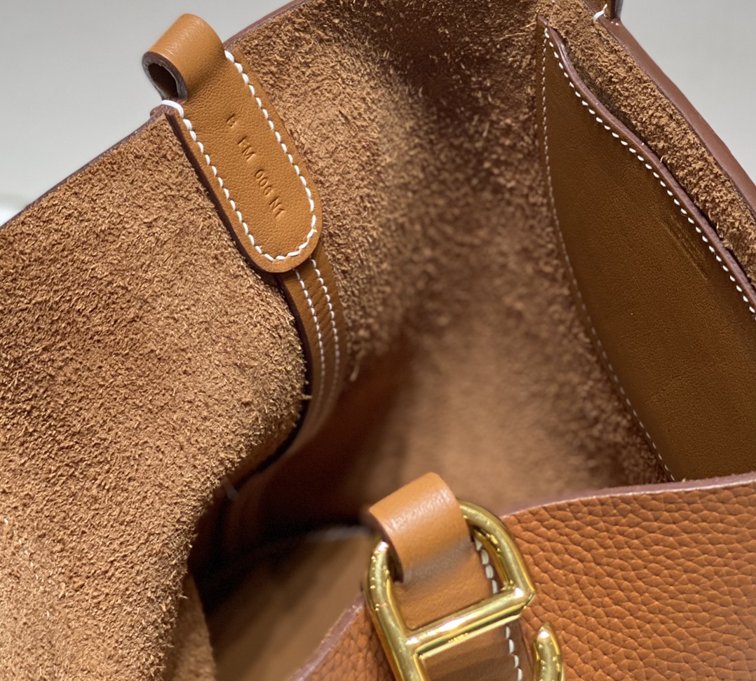 Hermès 专柜款经典手袋 6