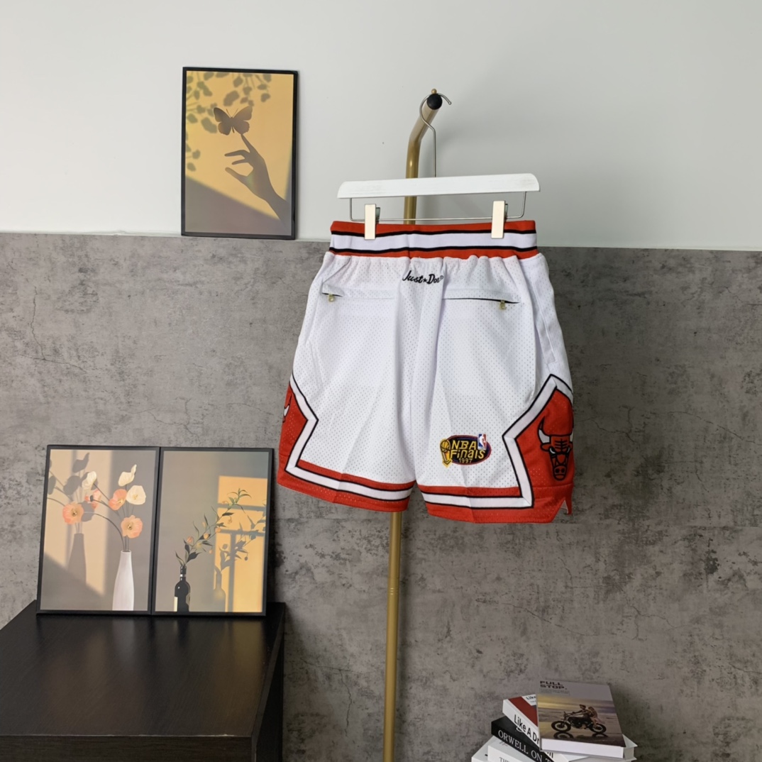 Chicago Bulls Retro Basketball Shorts with High-Quality Embroidery and Customized Design - 图片 2