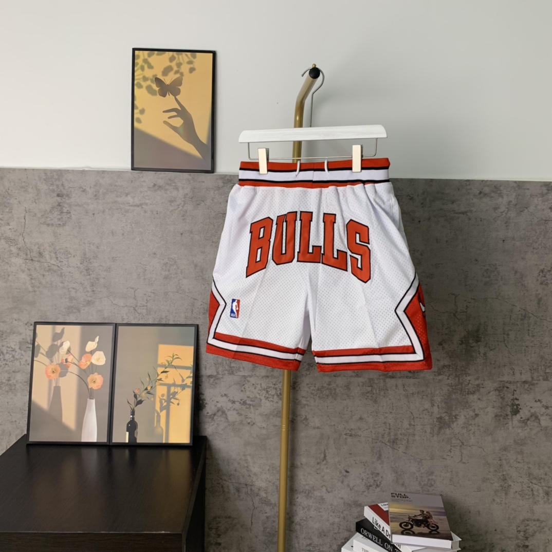 Chicago Bulls Retro Basketball Shorts with High-Quality Embroidery and Customized Design