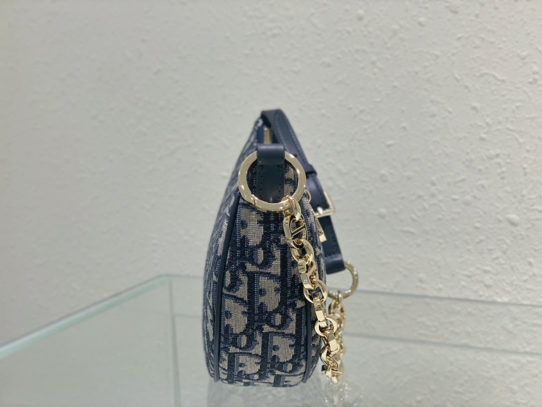 迪奥Dior顶级进口原厂刺绣腋下包️CDLOUNGE手袋️这款CDLounge手袋是二零二三年夏季新品彰