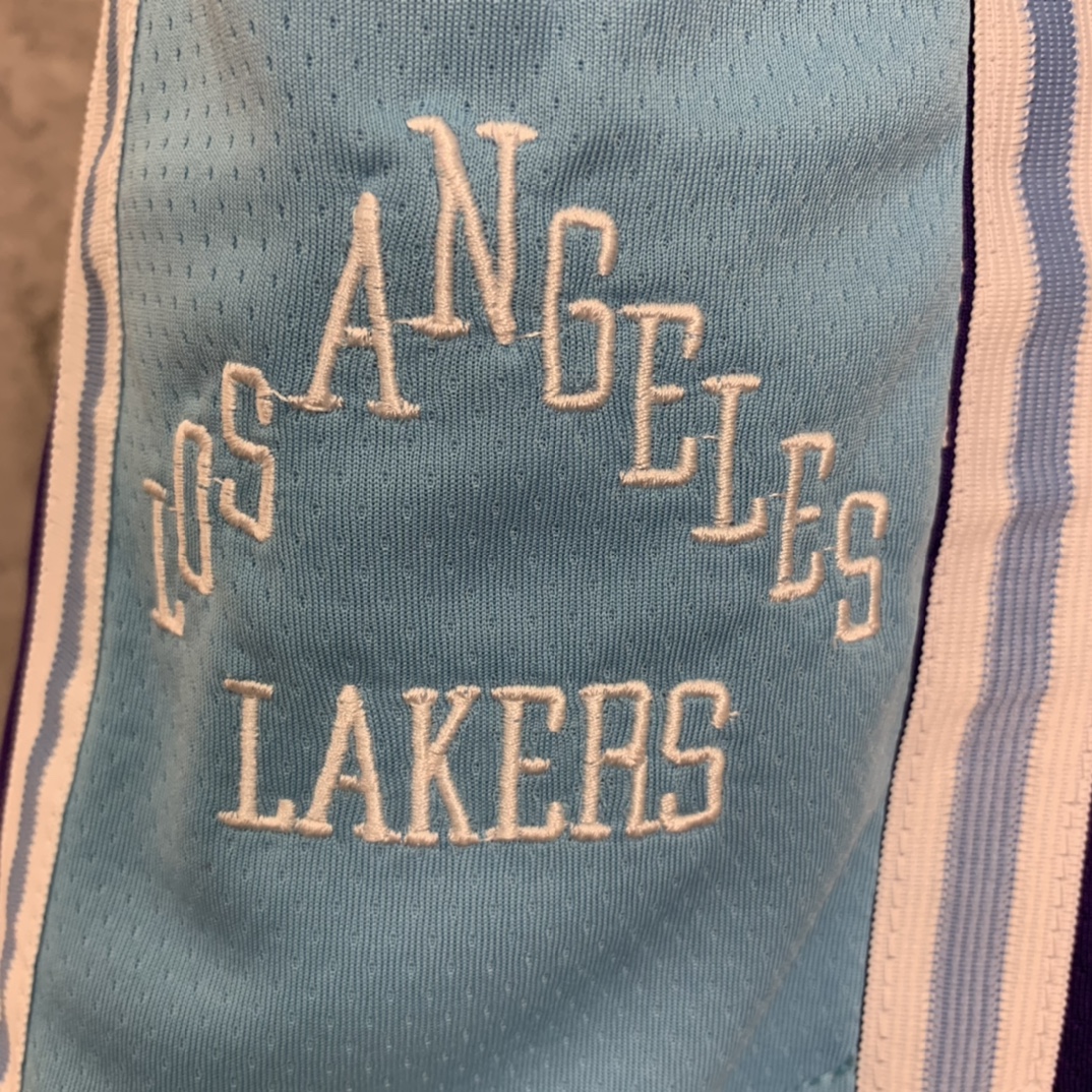 Newest James Laker Basketball Shorts: Limited Edition, Sold Out Quickly - 图片 7