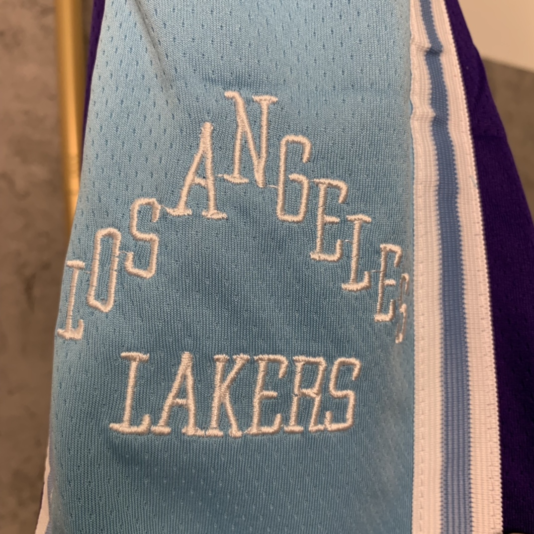 Newest James Laker Basketball Shorts: Limited Edition, Sold Out Quickly - 图片 8