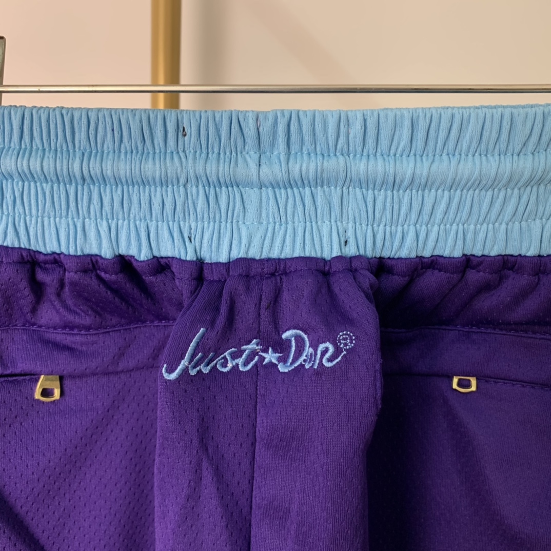 Newest James Laker Basketball Shorts: Limited Edition, Sold Out Quickly - 图片 6