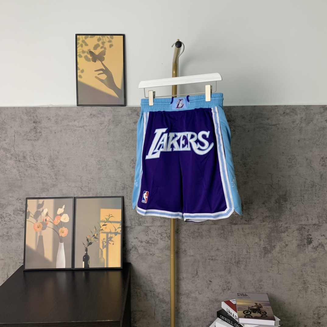 Newest James Laker Basketball Shorts: Limited Edition, Sold Out Quickly - 图片 1
