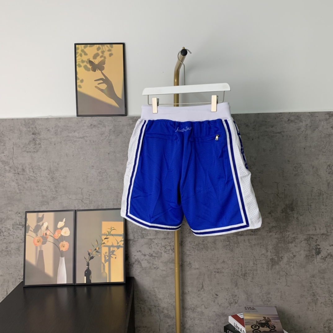 James Lakers Retro Basketball Shorts Sold Out, CEO Jenny Bass Interacts with Fans - 图片 2