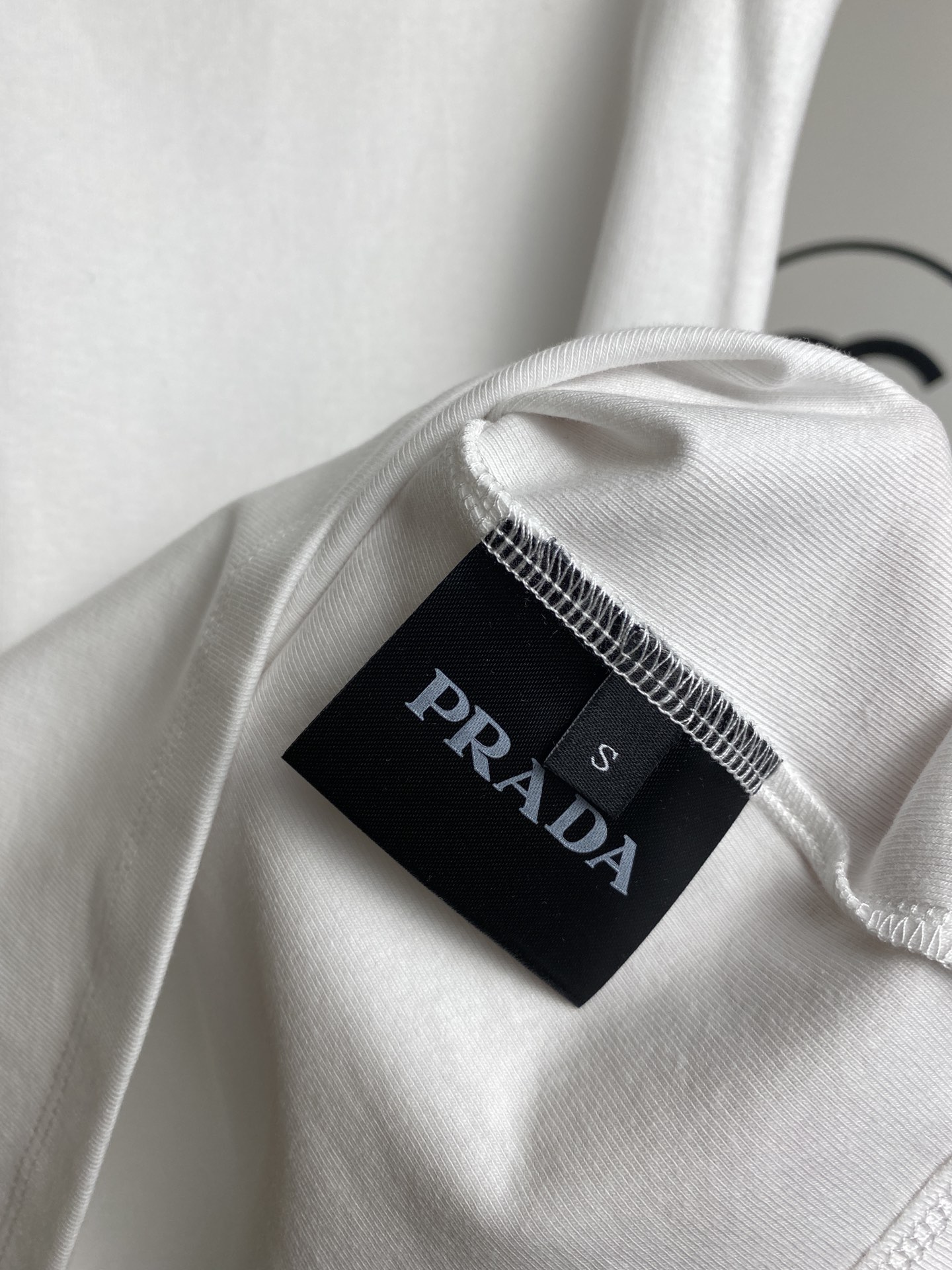 🆕2023Ss 春夏新款 Prada经典三角标小背心不经意的高级感 干练简约帅气 一件简单的背心穿出最强
